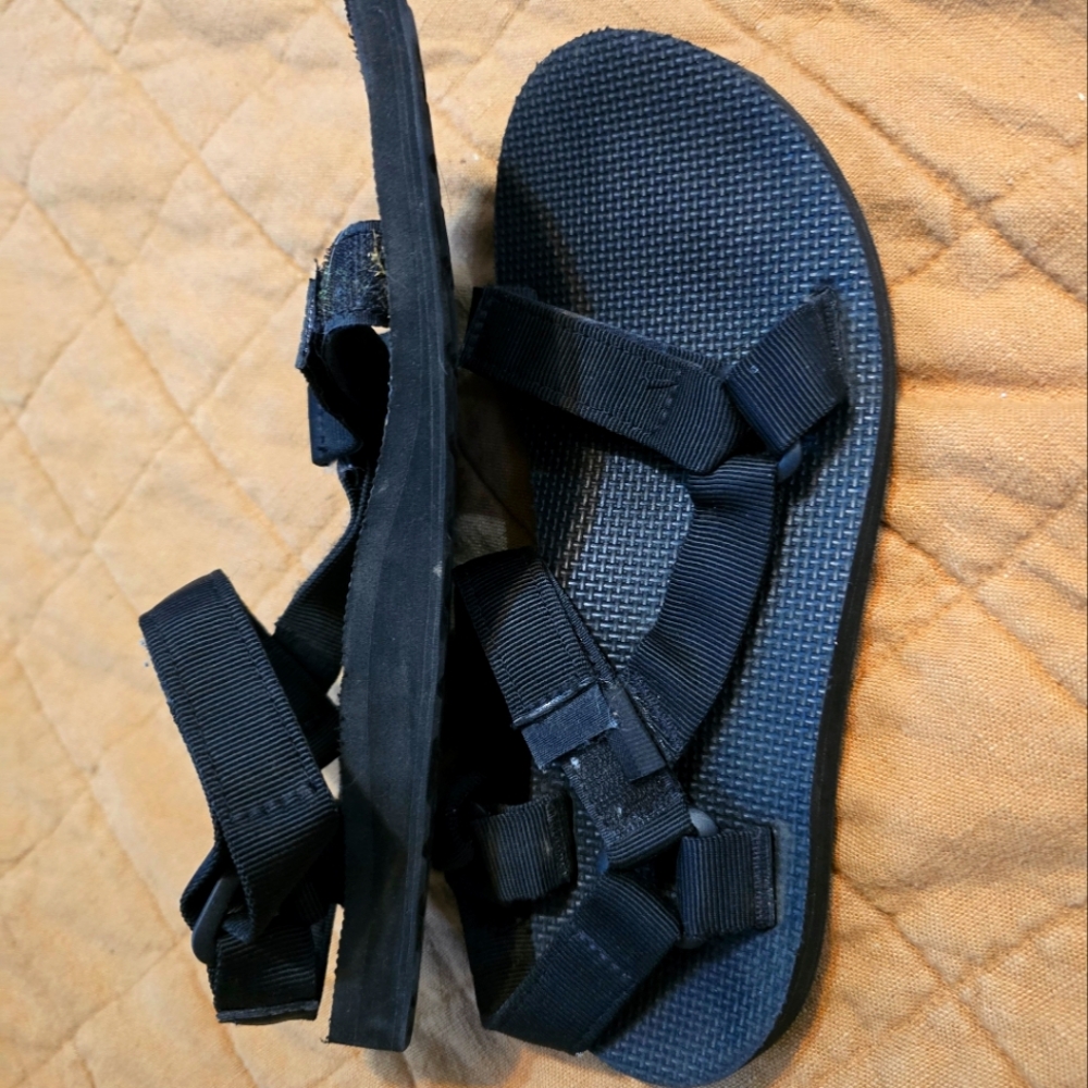 Teva sandals size8